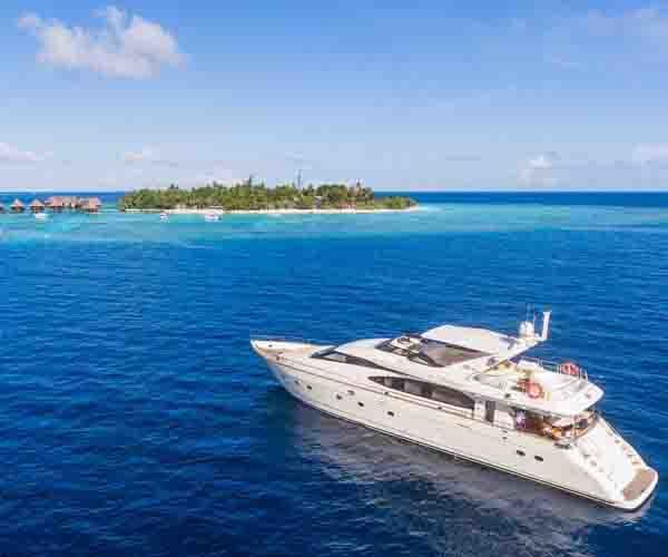 yacht charter honeymoon