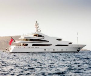 Read more about the article 5 unique destinations best experienced by yacht