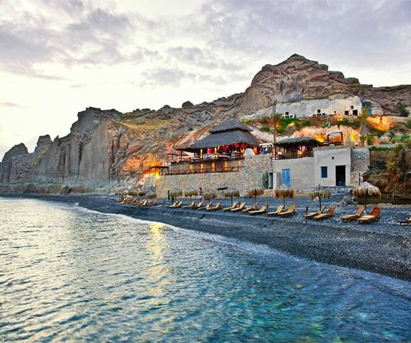 Read more about the article The ultimate Greek guide: beach bars edition
