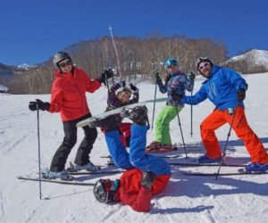Read more about the article 12 tips for stress-free skiing with kids
