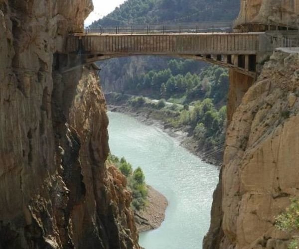 Read more about the article 5 refreshing river walks to beat the heat in Malaga