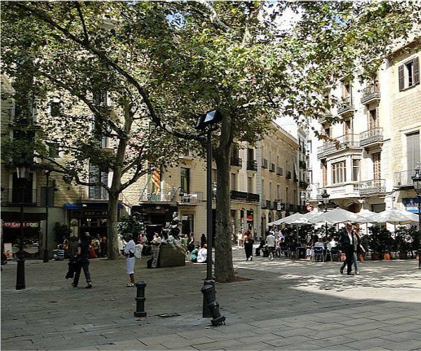 Read more about the article Secret squares in Barcelona